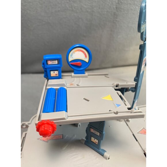 Matchbox Pop Up Adventure Playset Auto Center 2005 - Picture 8 of 12